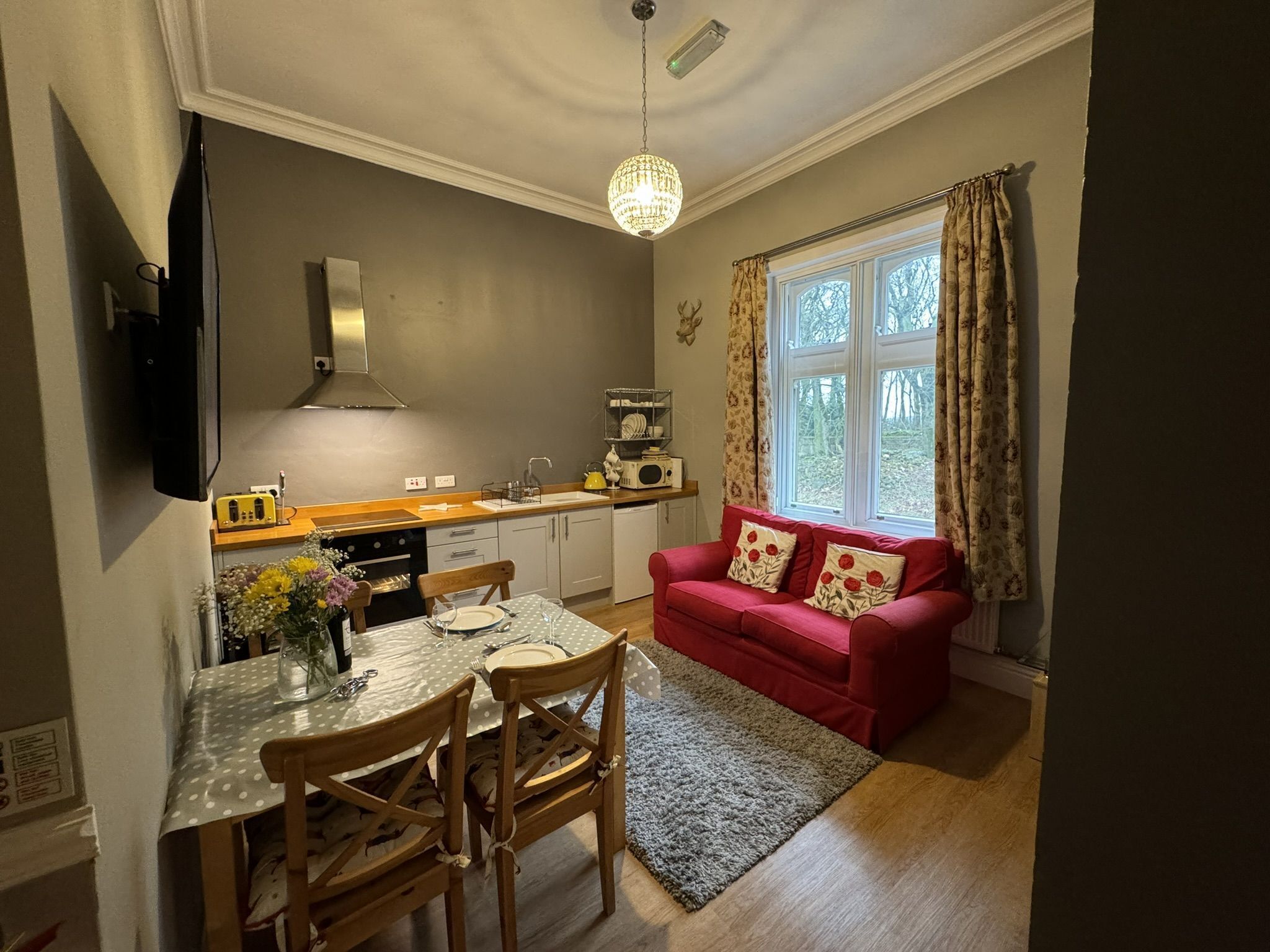 Cosy Self Catering Apartment In Large Victorian Residence - Castleton