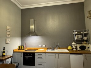 Mikrowelle, Ofen, Kochgeschirr/Geschirr/Besteck