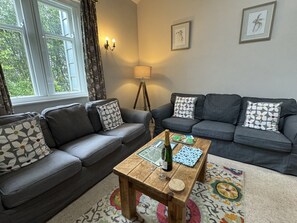 TV - Cosy self catering apartment in large Victorian Residence (Buxton)