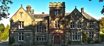 Cosy self catering apartment in large Victorian Residence