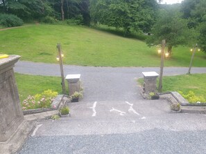 Property grounds - Ashbourne Apartment - sleeps 8 guests  in 2 bedrooms 2 (Buxton)