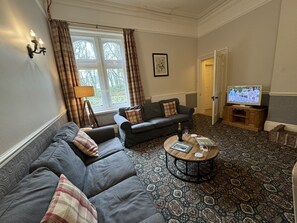 TV - Cosy self catering apartment in large Victorian Residence (Buxton)