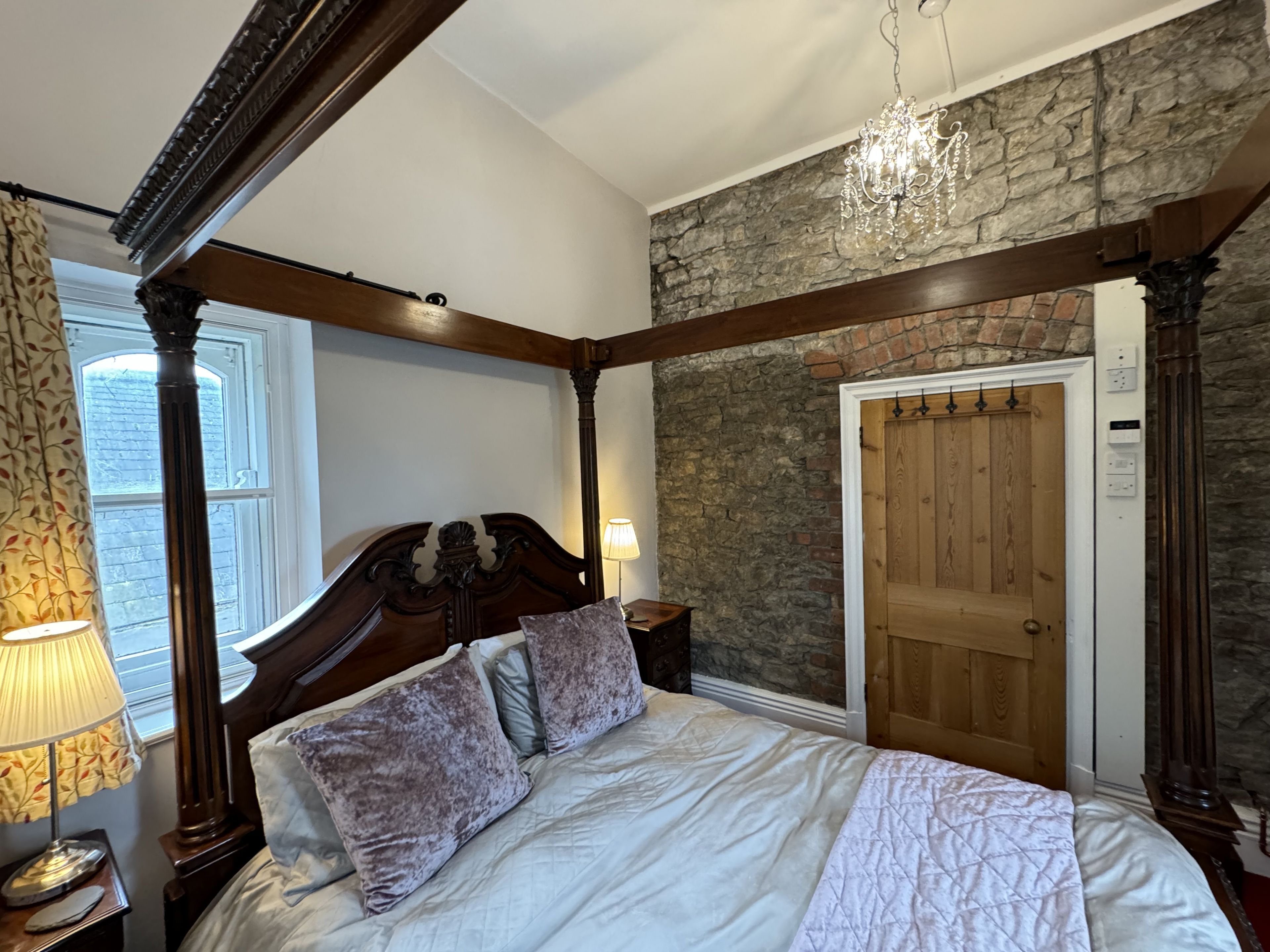 2 bedrooms, iron/ironing board, bed sheets