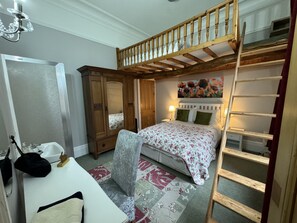 2 chambres, fer et planche à repasser, draps fournis