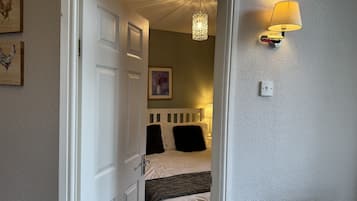 3 chambres, fer et planche Ă repasser, draps fournis