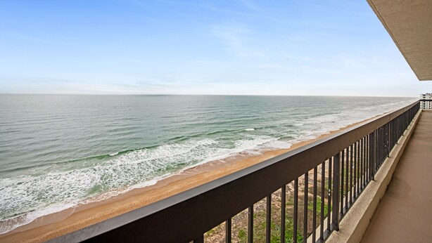 Property grounds - Penthouse/Oceanfront Building w/ Beach Access+ Heated Pool/Sunset & Rocket Views (Ormond Beach)