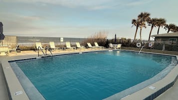 AuĂenpool, beheizter Pool