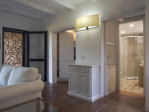 Shower, free toiletries, hair dryer, bidet