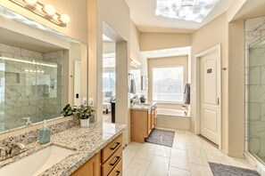 Shower, hair dryer, towels, soap - Lakefront Home complete with Mountain Views, Pool, Putting Green & Paddle Boat! (Glendale)