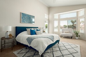 3 dormitorios, tabla de planchar con plancha, cuna de viaje