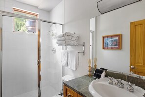Hair dryer, towels - Pine Street C -Curate Telluride-Walk to Ski,, Near Venues, Partial AC, Dog OK (Telluride)