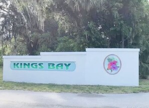 Property grounds - Beautiful 2/2 townhome across from world class Lake Okeechobee Bass fishing ! (Okeechobee)