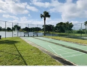 Sports court - Beautiful 2/2 townhome across from world class Lake Okeechobee Bass fishing ! (Okeechobee)