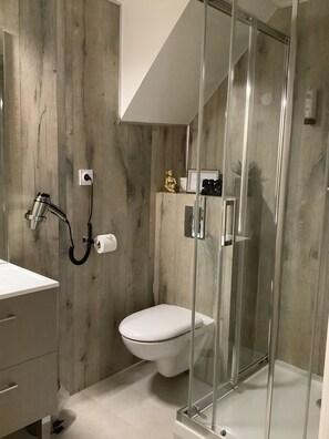 Vierpersoonskamer, en-suite badkamer (Chambre 5) | Badkamer