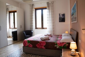3 chambres, fer et planche à repasser, accès Internet, draps fournis