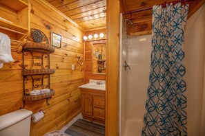 Douche, baignoire à jets, serviettes fournies