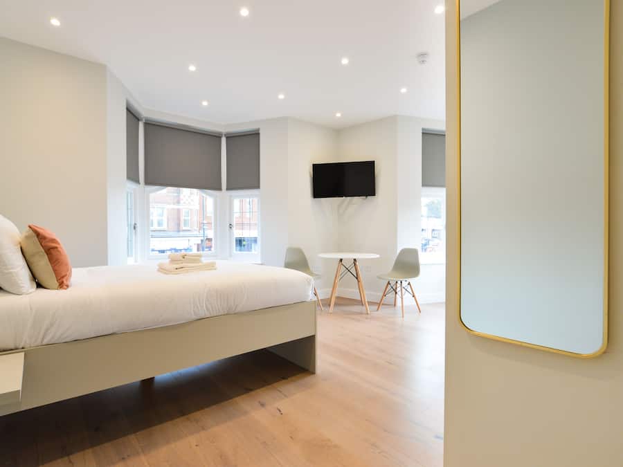 Literie hypoallergénique, fer et planche à repasser, Wi-Fi gratuit