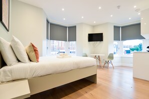 Standard Studio Apartment | Hypo-allergenic bedding, iron/ironing board, free WiFi - Golders Green Serviced Apartments by Concept Apartments (London)