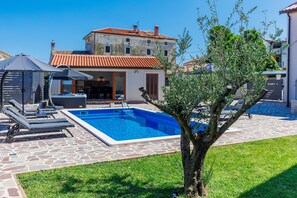 Outdoor pool, a heated pool - Charming Villa nestled in a region renowned for its exceptional wineries.  (Triban)