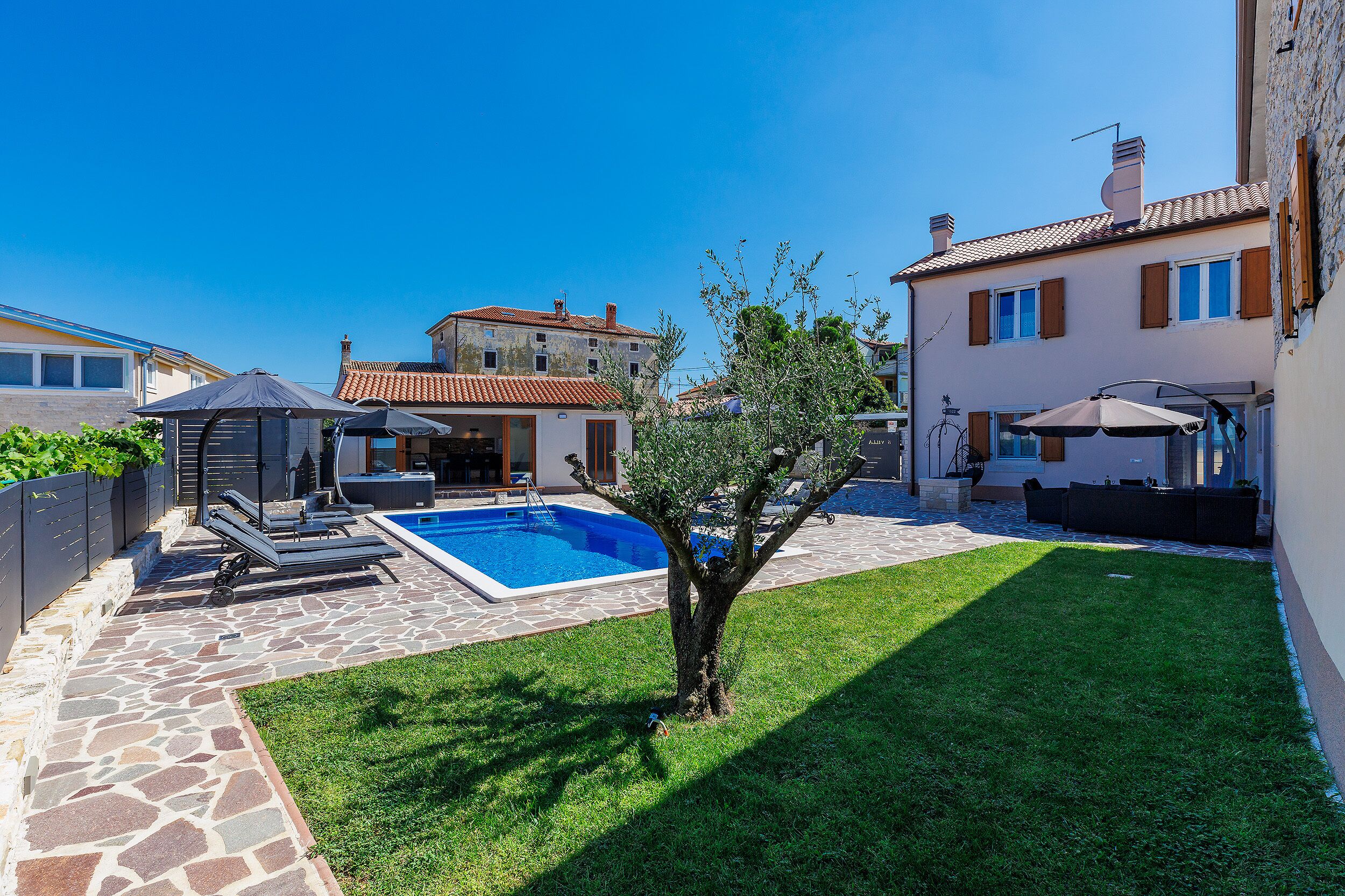 Udendørs pool, opvarmet pool