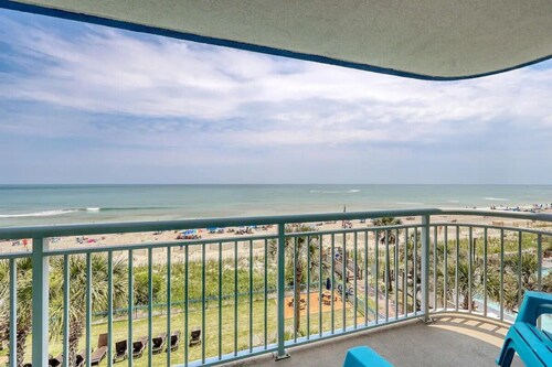 Huge Breathtaking Oceanfront Condo, Beautiful Decor, Drive to the 4th Floor Deck