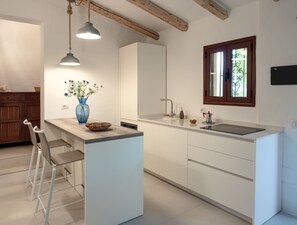 Réfrigérateur, four, plaque de cuisson