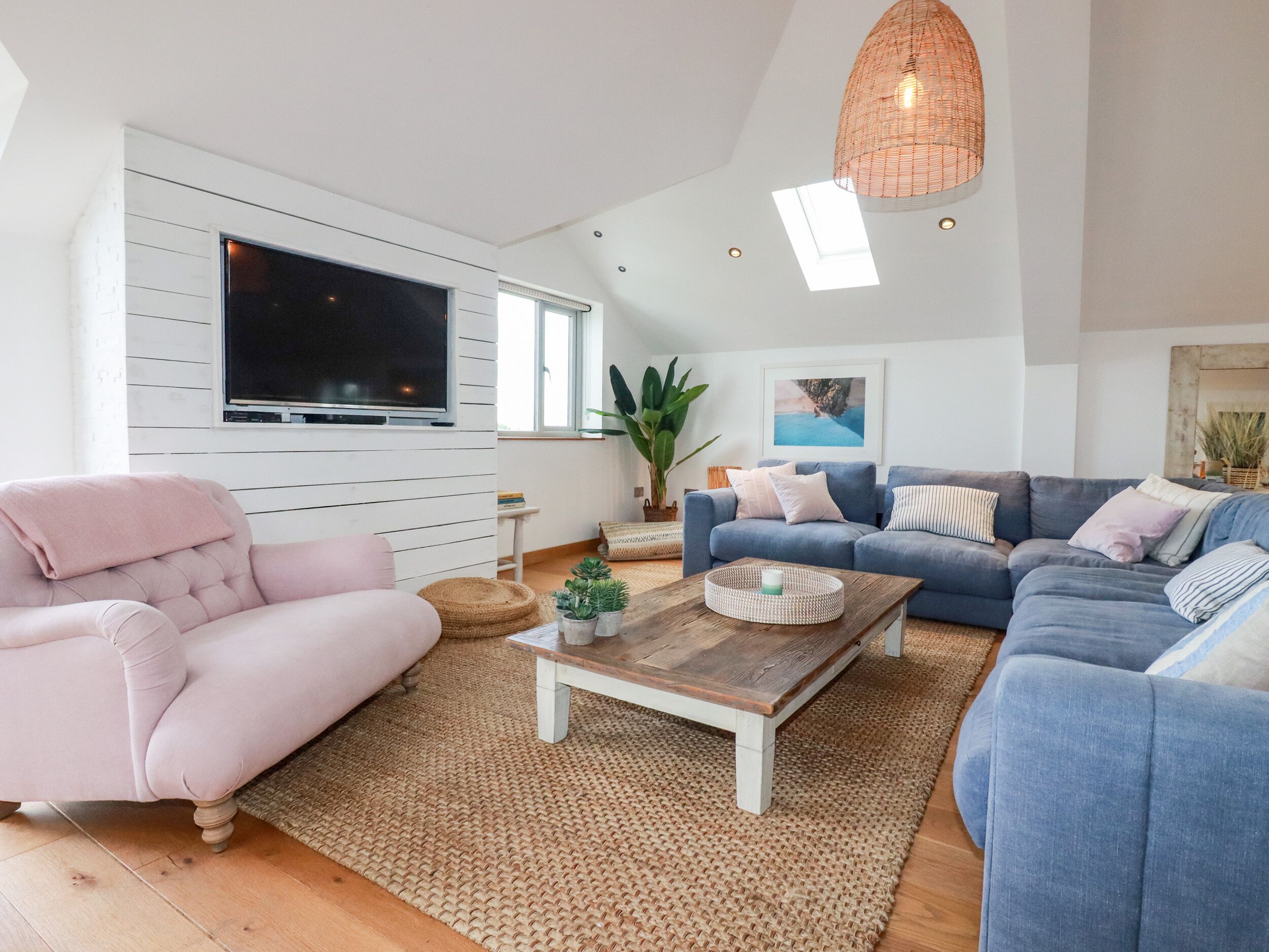 TV màn hình phẳng, đầu đĩa DVD 