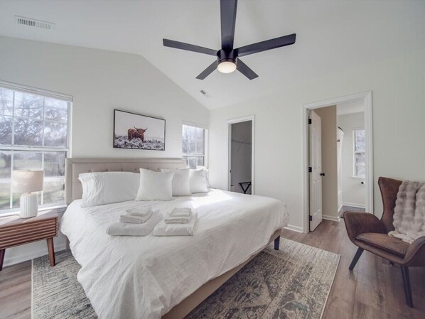 3 多间卧室、办公桌、熨斗/熨衣板、旅行婴儿床