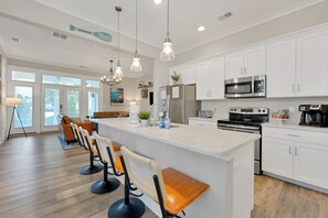 Fridge, microwave, oven, stovetop - Cozy Stay w/ Movie Room & EV Plug! Small Dogs OK! (Virginia Beach)