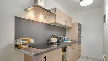 Réfrigérateur, micro-ondes, four, cafetière/bouilloire