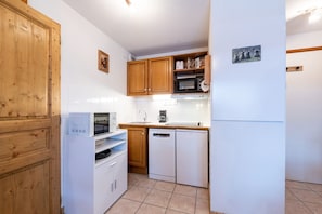 Refrigerador, microondas, horno, lavavajillas