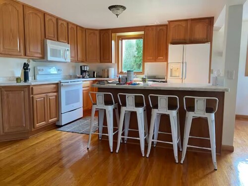 3BR Cozy House - 10 min to Dells - Lake Access