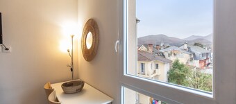 TITHOME 2 - Gare, centre ville, vue montagne et château