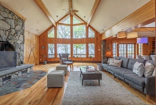 Massive 4,000 sq foot chalet on more than seven acres, only 90 minutes from NYC