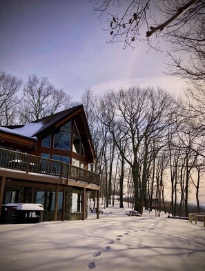 Exterior - Massive 4,000 sq foot chalet on more than seven acres, only 90 minutes from NYC (Poughquag)