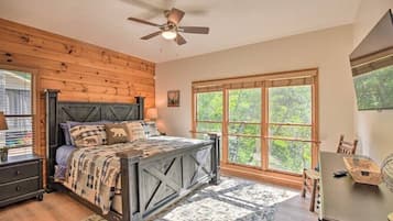 3 bedrooms, desk, iron/ironing board, travel cot