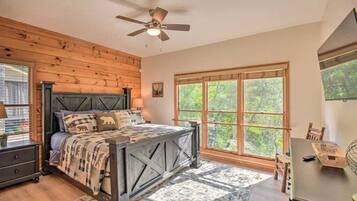 3 bedrooms, desk, iron/ironing board, travel crib