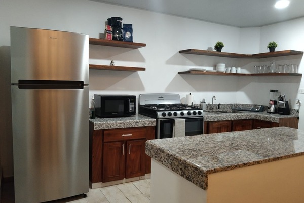 Frigorífic, microones, forn i placa de cuina