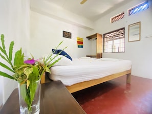 Egyptian cotton sheets, premium bedding, individually furnished, desk - Harmony Beach Hotel  (Arugam Bay)