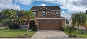 Exterior - Our 4 Bedroom Home is priced right for your Orlando Dream Vacation, book it now! (Kissimmee)