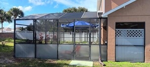 Property grounds - Our 4 Bedroom Home is priced right for your Orlando Dream Vacation, book it now! (Kissimmee)