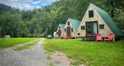 Cabin #2 Amalia - Custom Built A-Frame Artists Retreat - Pet and Kid Friendly