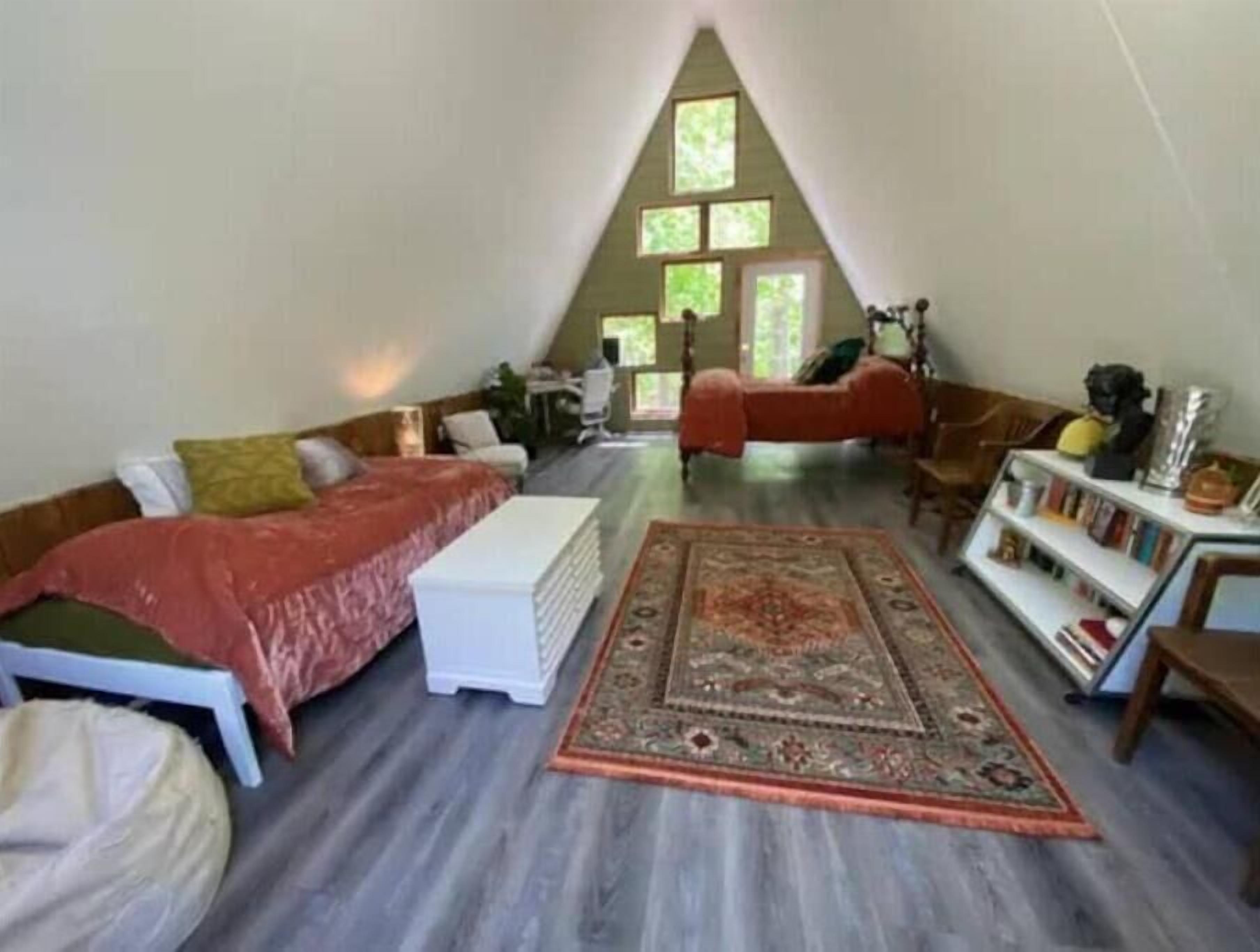 1 soverom, skrivebord, wi-fi (inkludert) og sengetøy