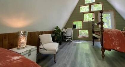Cabin #2 Amalia - Custom Built A-Frame Artists Retreat - Pet and Kid Friendly