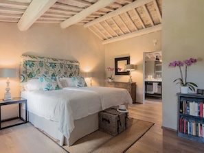4 bedrooms, iron/ironing board, travel crib, WiFi - Villa Serena - Private villa with pool in Umbria (Umbertide)