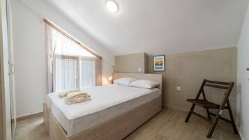 2 bedrooms, blackout curtains, iron/ironing board, free WiFi