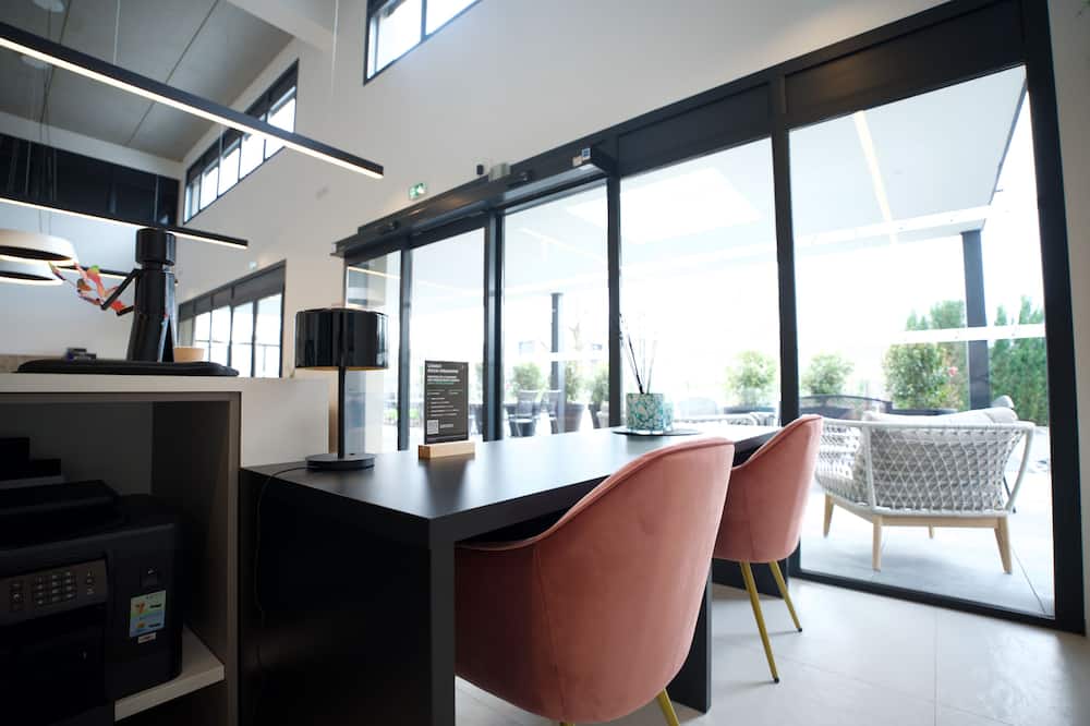 Arrow Hotel