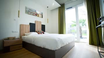 Comfort Room | Desk, free rollaway beds, free WiFi, bed sheets