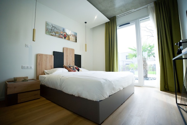 Comfort Room | Desk, free rollaway beds, free WiFi, bed sheets