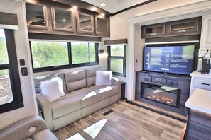 Smart TV, fireplace, offices